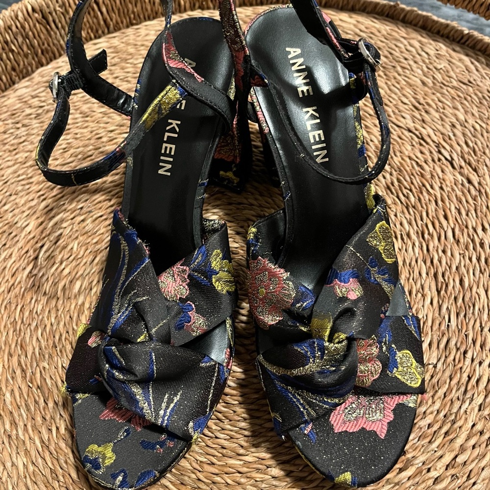 Anne Klein Women's Black Floral Sandals